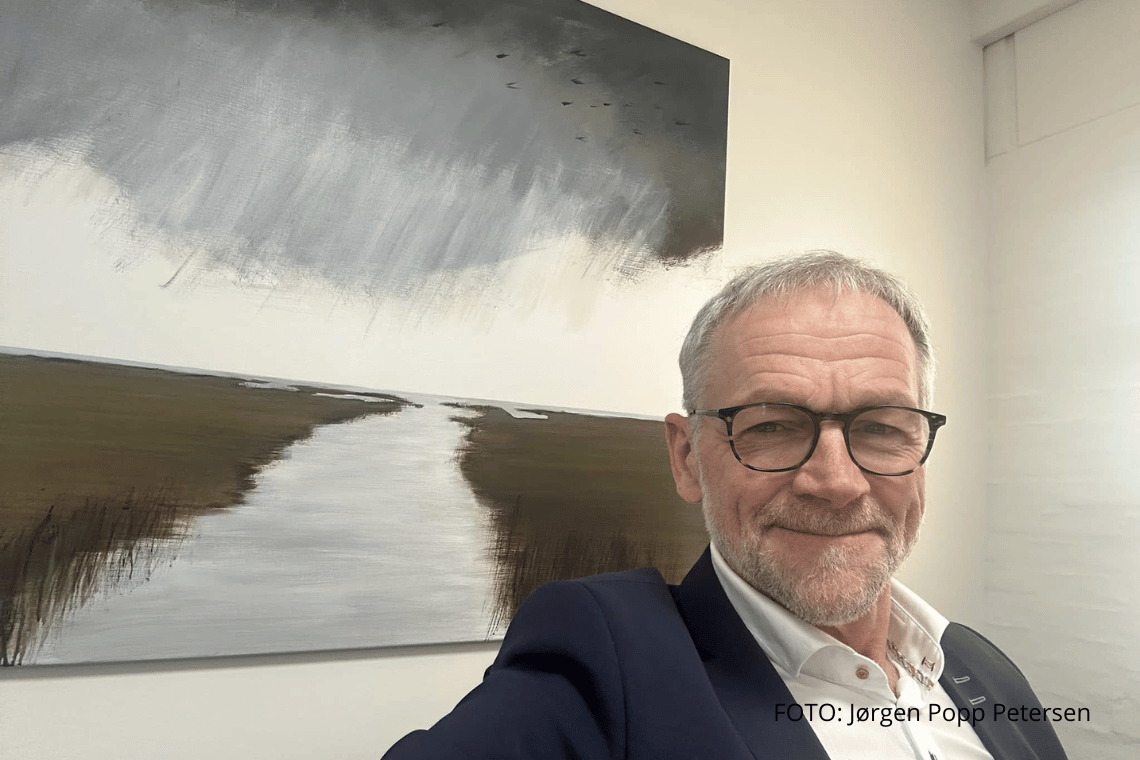 Ny kunstner pynter på borgmesterkontoret i Tønder