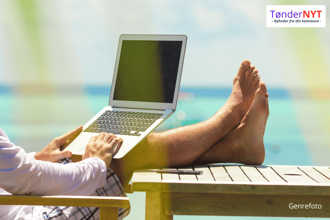 Halvdelen af danskerne tager arbejdet med på ferie: Har du taget computeren med på ferie i år?