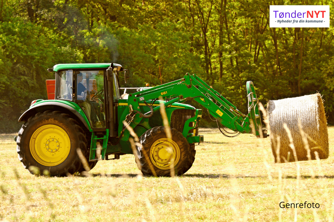 Uheldigt høstarbejde: Traktor med farlig halmlast standset af politiet