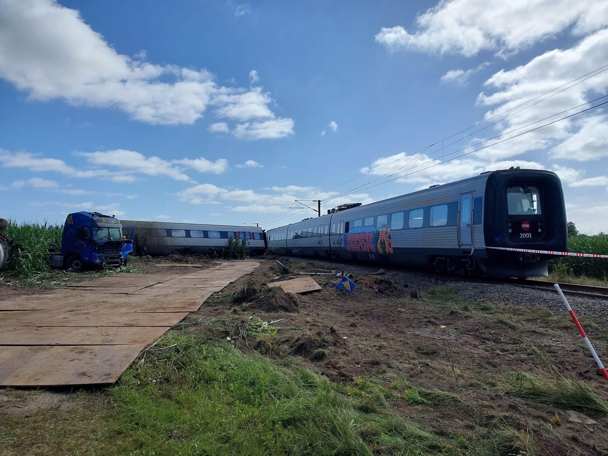 Politiets teknikere arbejder fortsat ved ulykkesstedet