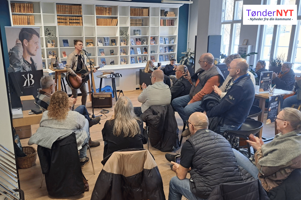 Musikalsk hjertevarme på biblioteket: Kasper Buch lancerede nyt album i Tønder